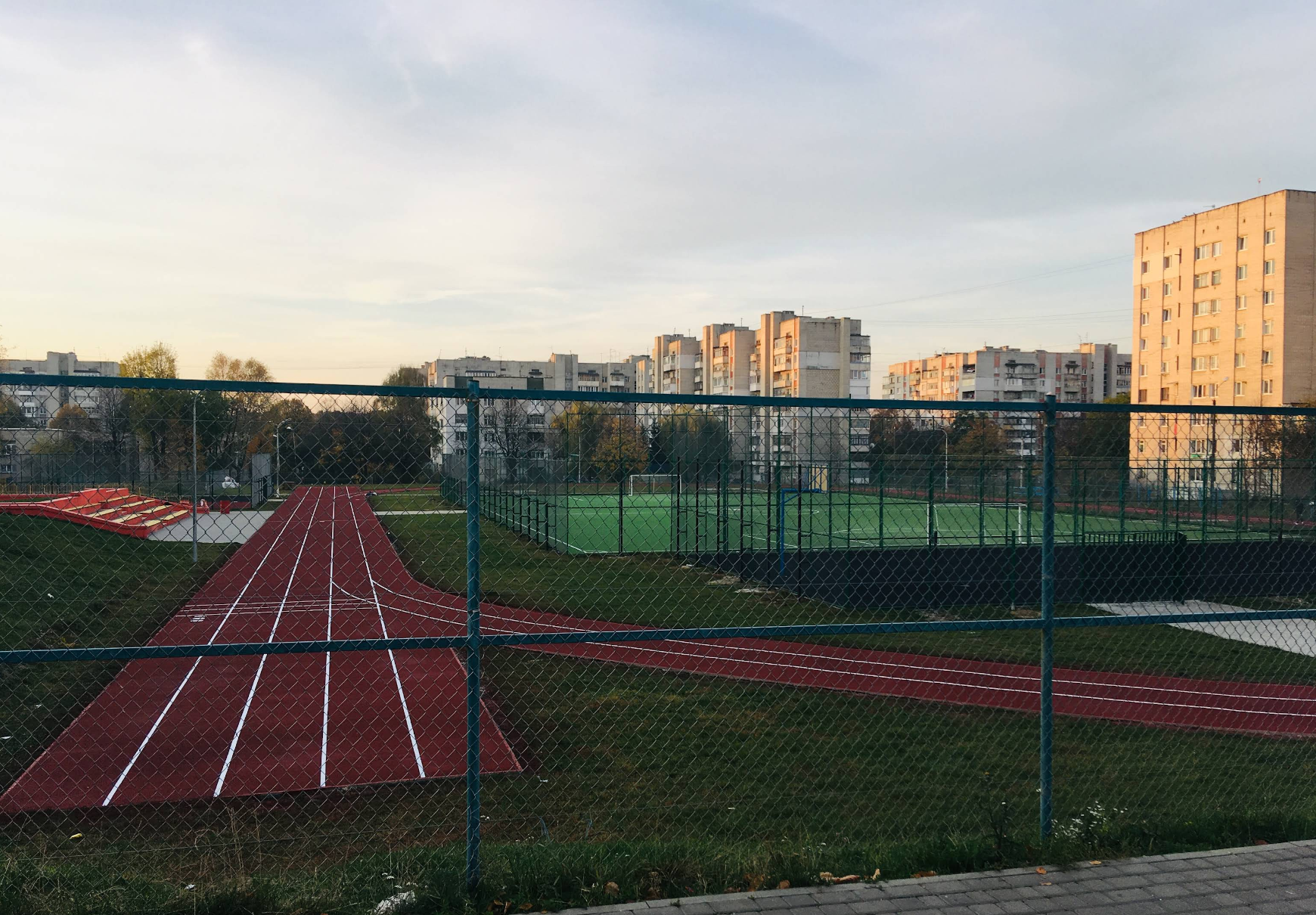 Стадіон та футбольне поле школи №65 міста Львова